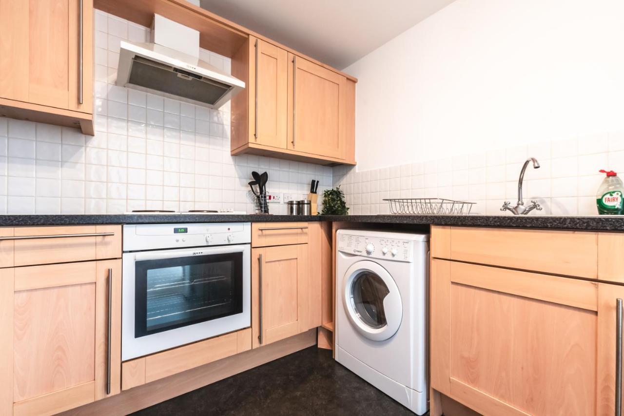 Best Price! Large Spacious 2 Bed Apartment - King Size Or Single Beds, Sofabeds, Smart Tvs, Free Parking Southampton Ngoại thất bức ảnh